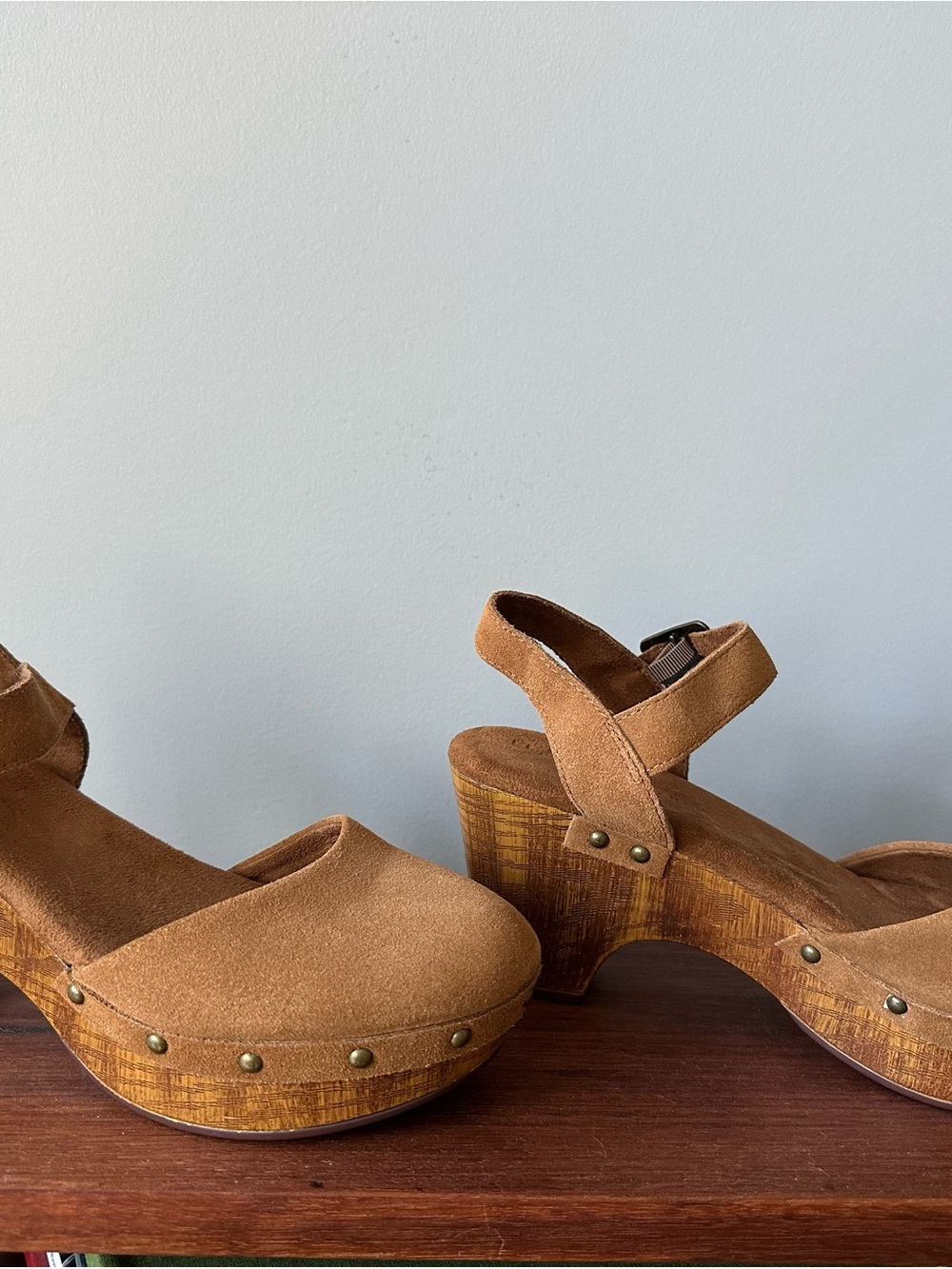 House of Harlow 1960 Camel Suede Platform Clog Heels 7.5